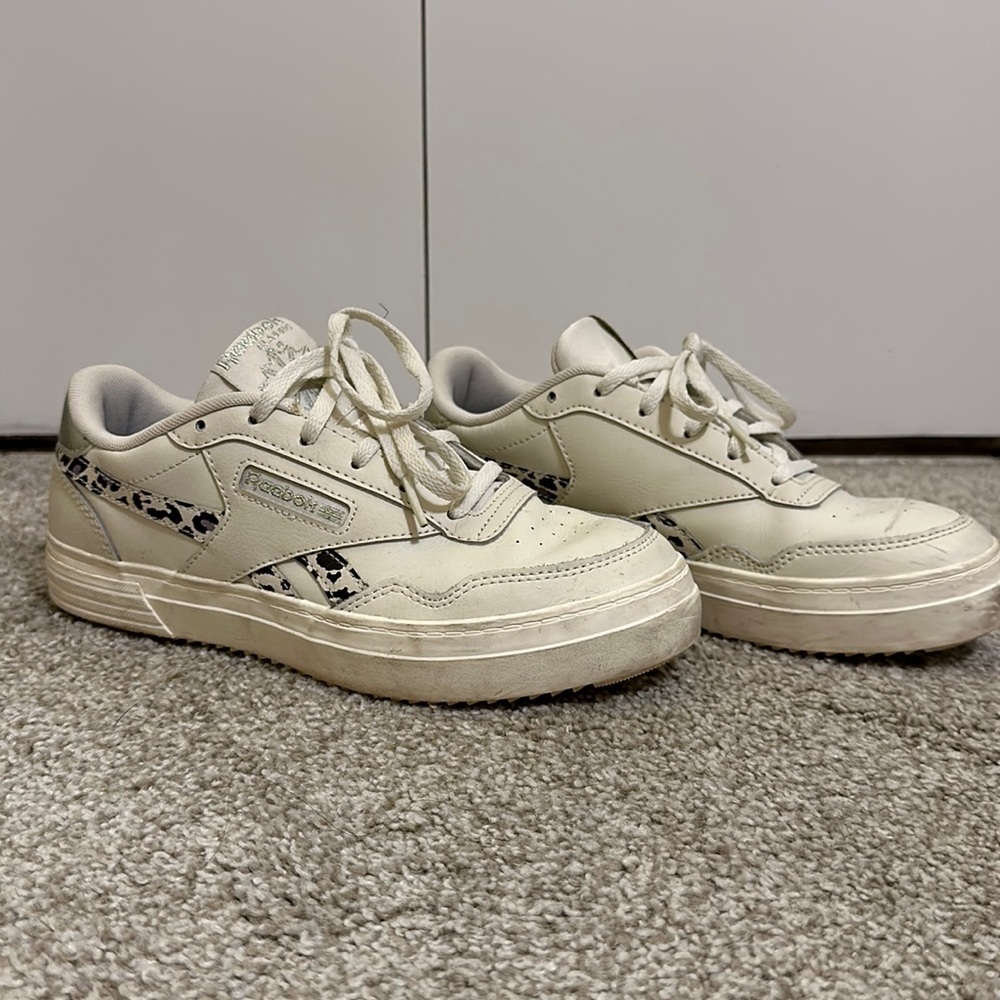 Reebok Shoes | size 7 with Lea pots striped